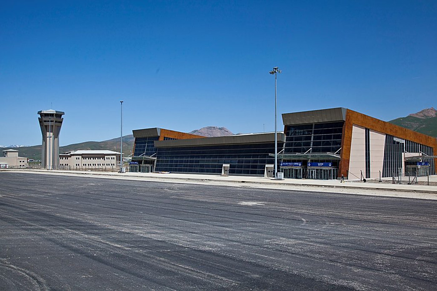 Airport terminal by Kuanta